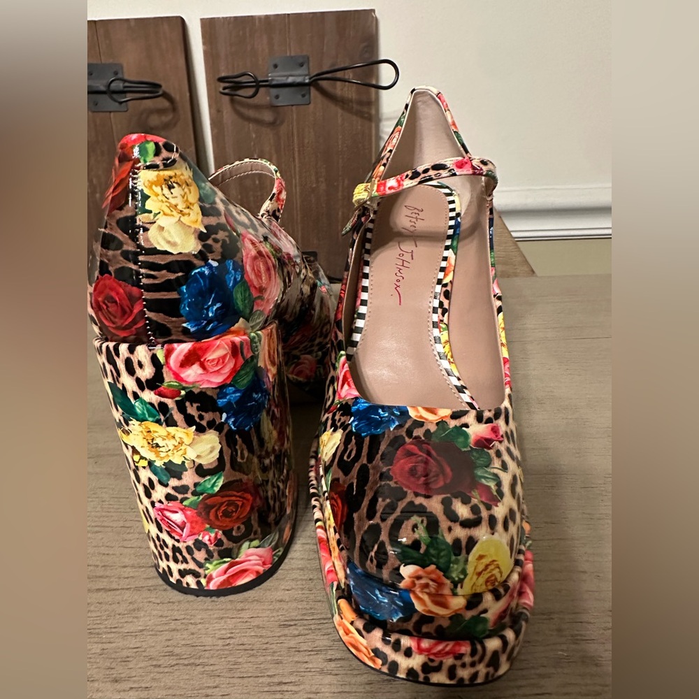 Platform Mary Jane Heels - Floral & Leopard Print in Multicolor - Picture 2 of 10
